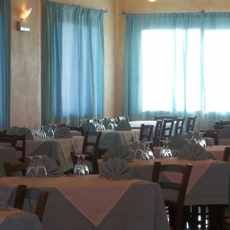Hotel Baia Marina أروسييْ المطعم الصورة