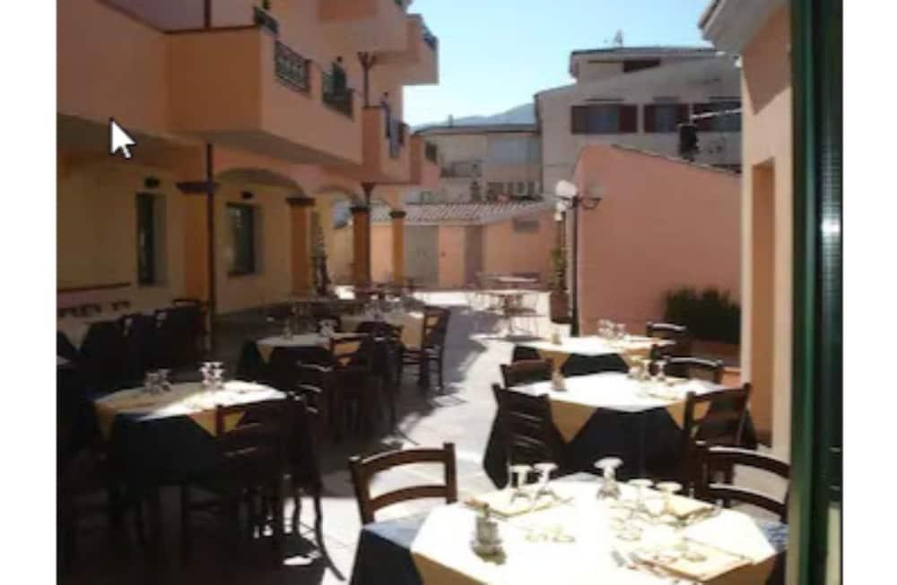 Hotel Baia Marina أروسييْ المظهر الخارجي الصورة