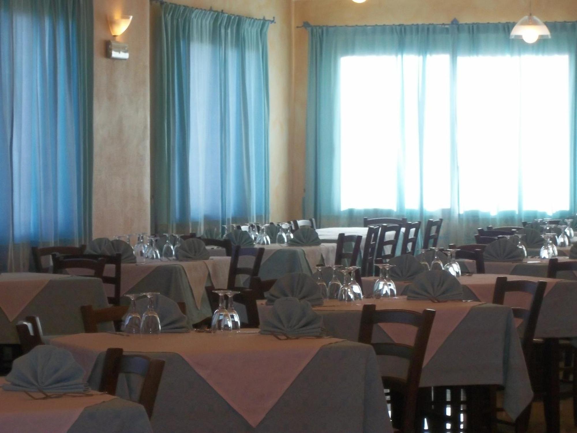 Hotel Baia Marina أروسييْ المطعم الصورة