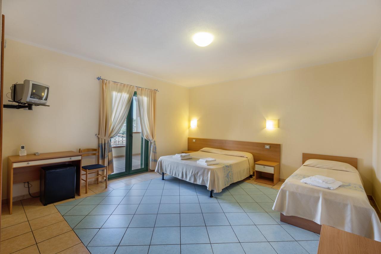 Hotel Baia Marina أروسييْ المظهر الخارجي الصورة
